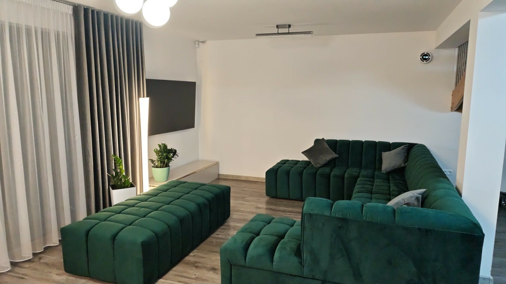 Sedačka Reya 225x350x175 +  taburet 175x85