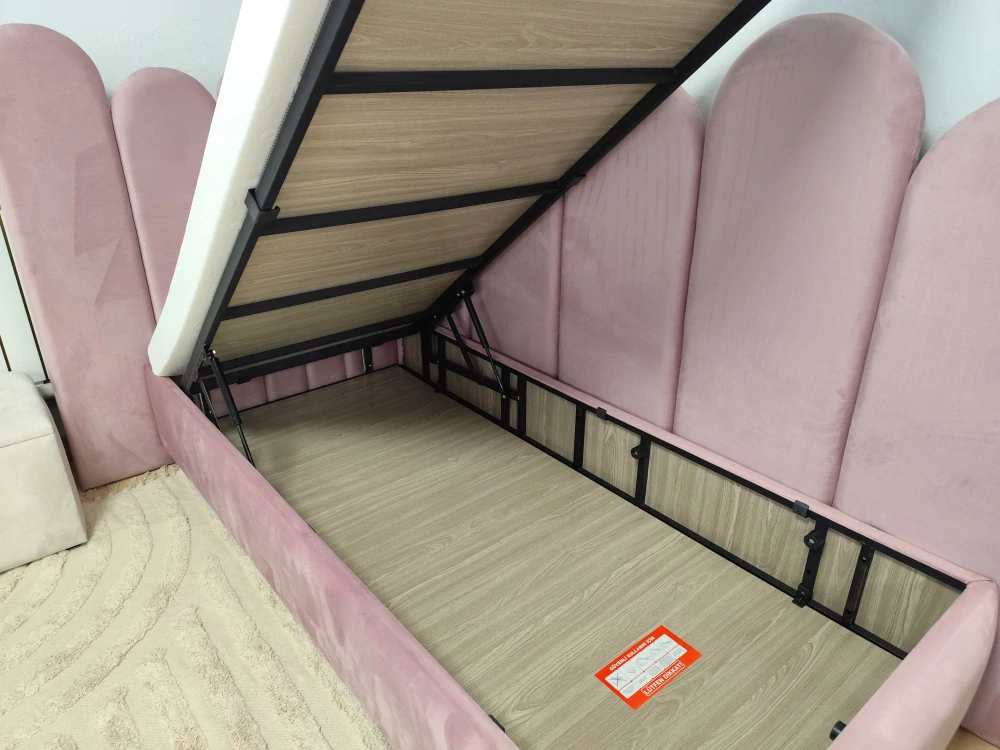 Posteľ Lara vystavená výpredaj spolu s matracom