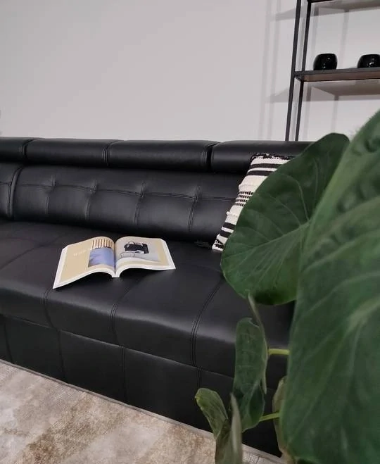 Sedačka JANA s úl. priestorom a rozkladom na objednávku Talianska koža