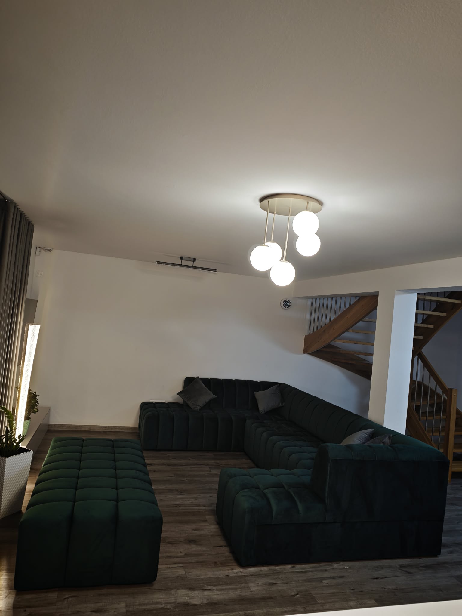 Sedačka Reya 225x350x175 +  taburet 175x85