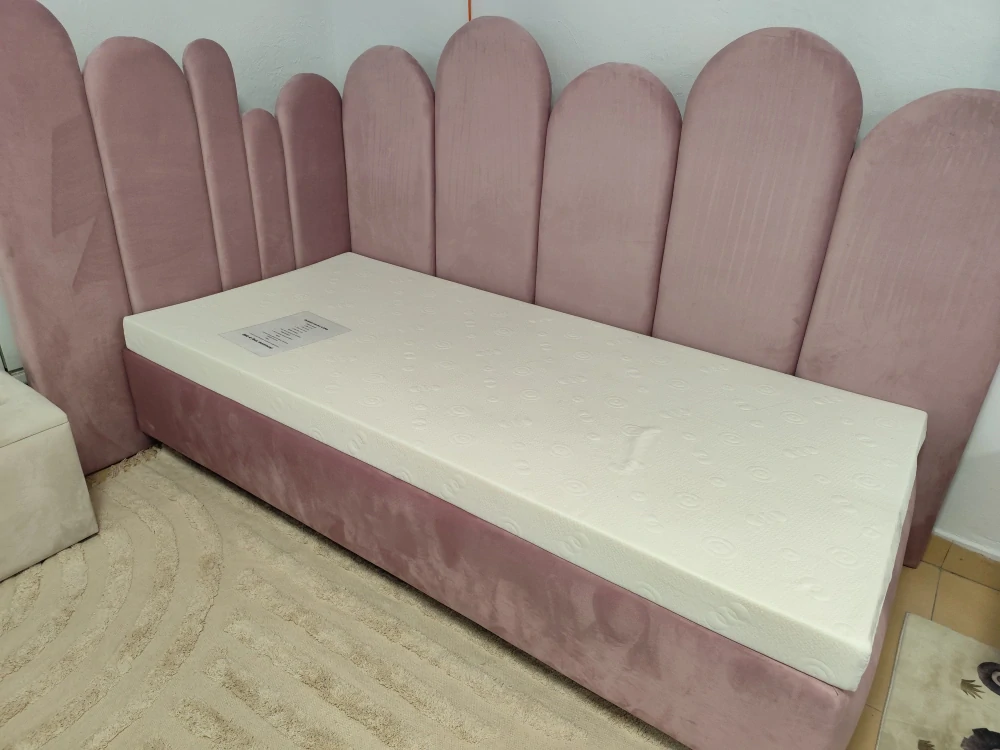 Posteľ Lara vystavená výpredaj spolu s matracom